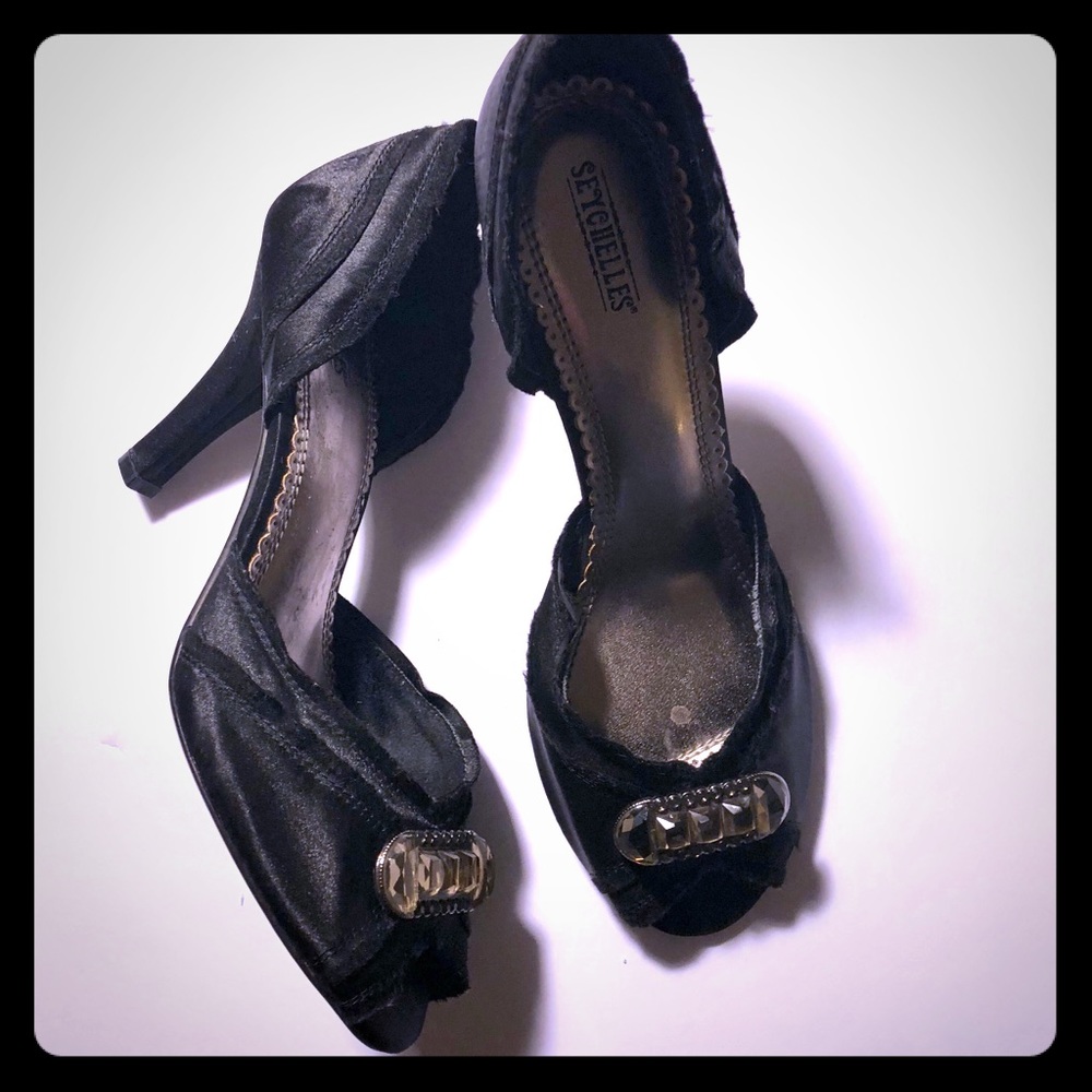 Seychelles EUC black satin heels peep toe pump 9